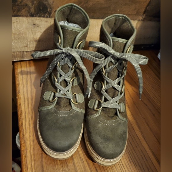 Women's Lorelle Wedge Olive Green Hiker Boots Shoes - Merona Size 11 - Picture 2 of 13